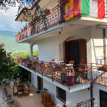 B&B Rox E Claudia Lugnola Exterior foto